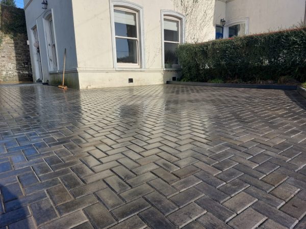 90 Degree paved driveway in Bandon